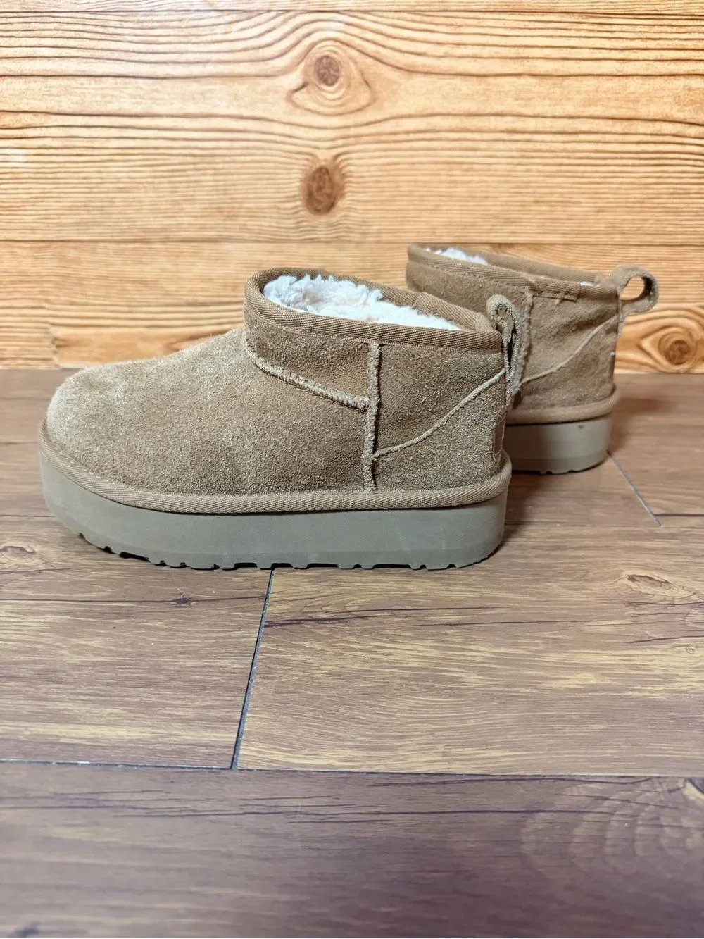 UGG Girls Youth Classic Ultra Mini Platform Boots Size 1 Tan Chestnut Winter